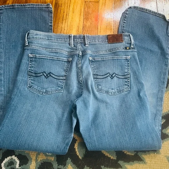 Women’s lucky brand jeans size 4/27.  STORE WIDE PRICE REDUCTION! New items here - Picture 2 of 4